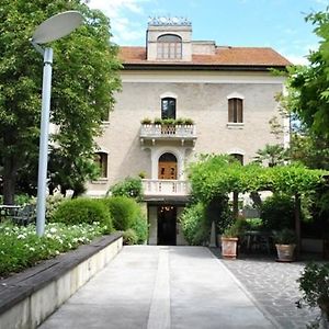 Deco Hotel
